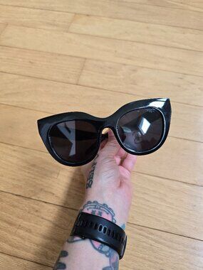 I-SEA | 'Lana' black glam oversized cat-eye smoke lens sunglasses